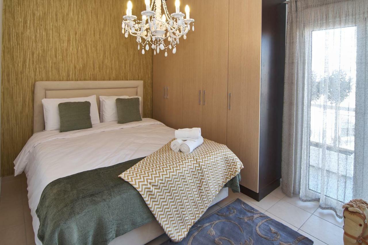 Just Athens Apt 130Sqm One Step From Metro ภายนอก รูปภาพ